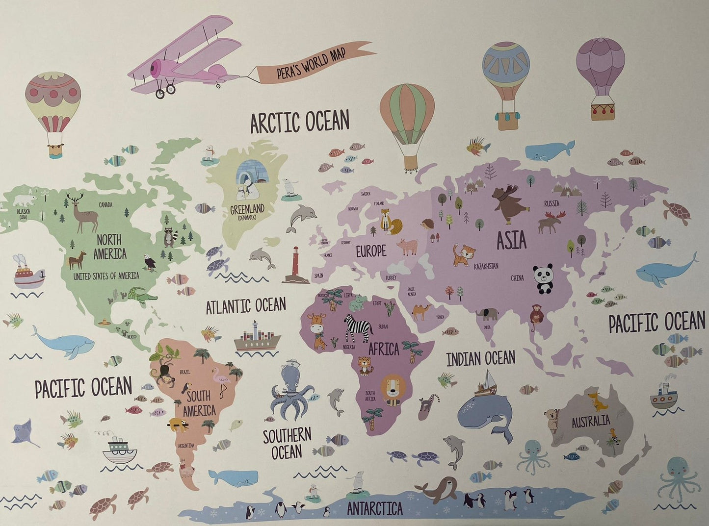 Mapa mundi infantil Niña Rosado animales, avion y globos