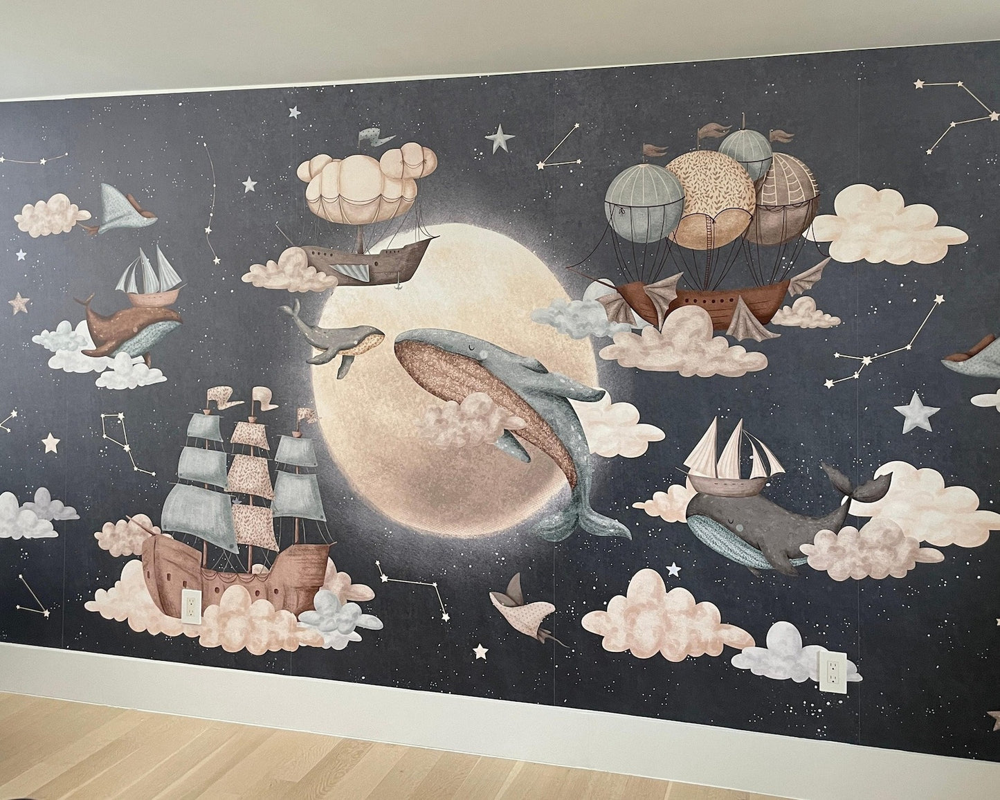 Papel para paredes luna con ballenas voladoras