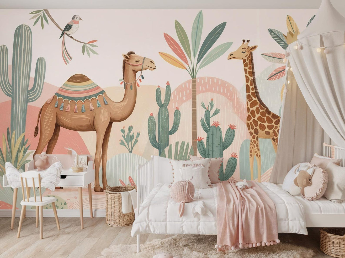 Papel para paredes animales de safari y desierto con camellos, jirafas y cactus.