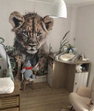 Papel para paredes León joven en la jungla