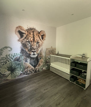 Papel para paredes León joven en la jungla