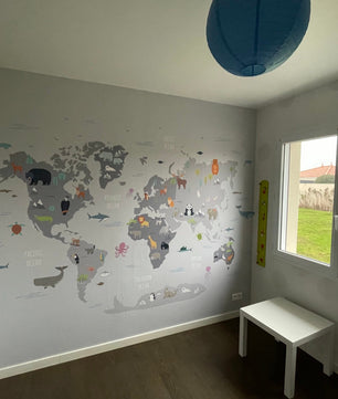 Papel para paredes Mapa mundial con animales salvajes