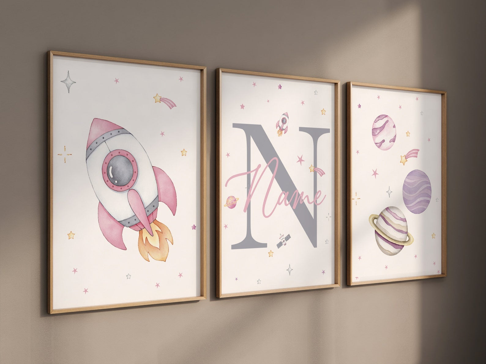 Cuadros Decorativos infantiles Modernos Astronautas cohete y planetas rosado