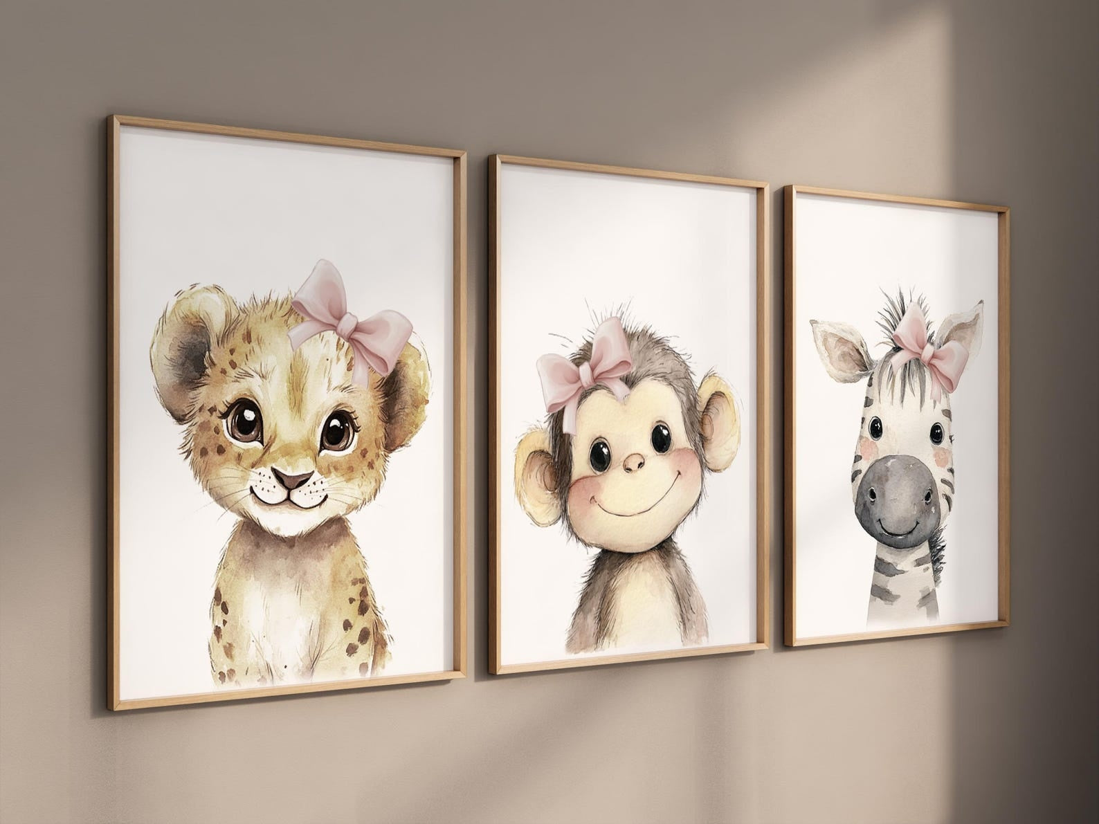 Cuadros Decorativos infantiles Modernos animales niña mono leoncita y cebrita con moño