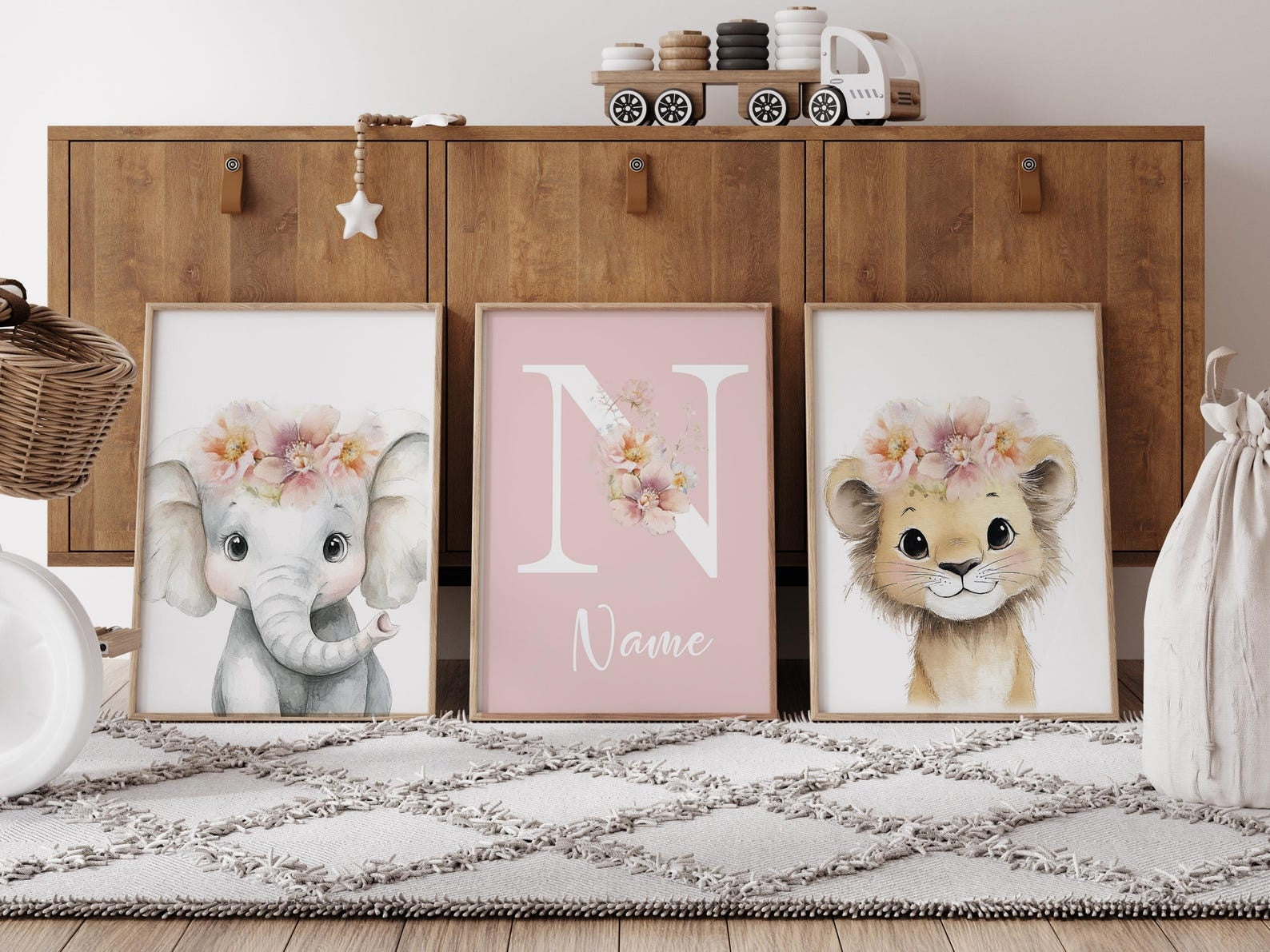 Cuadros Decorativos infantiles Modernos animales ilustracion niña flores con nombre