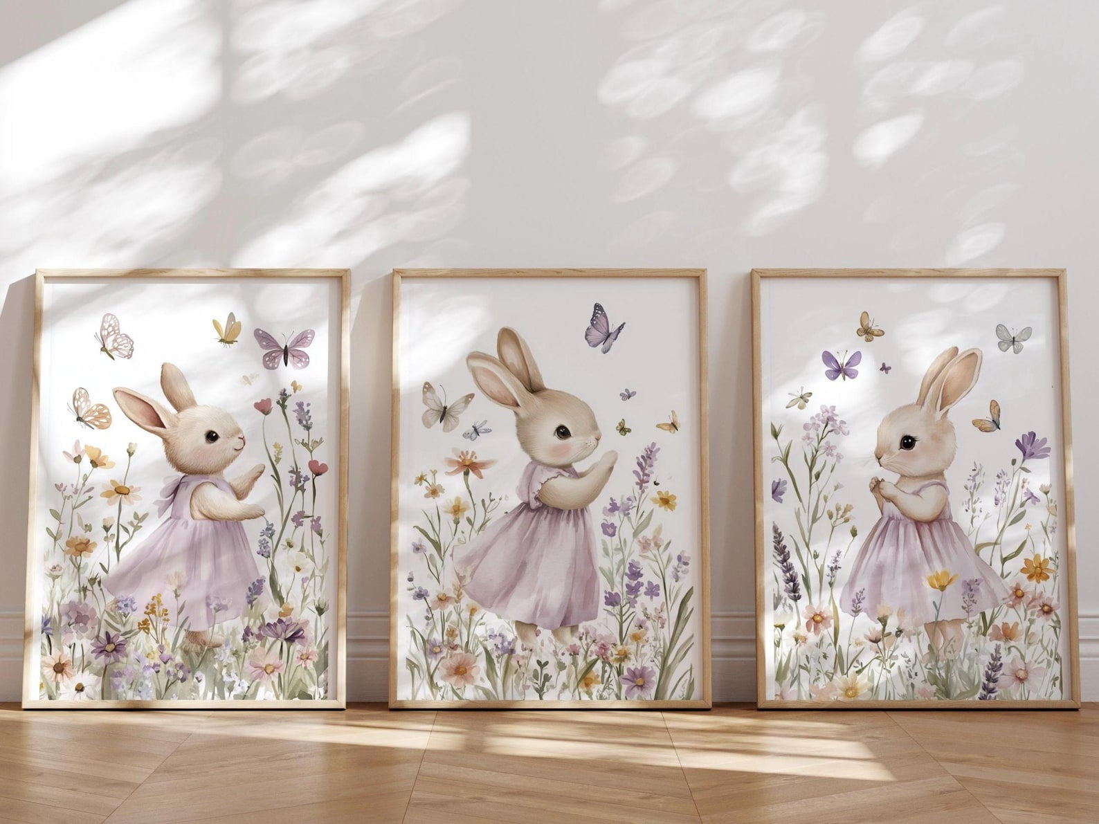 Cuadros Decorativos infantiles Modernos Coneja moradas en jardin