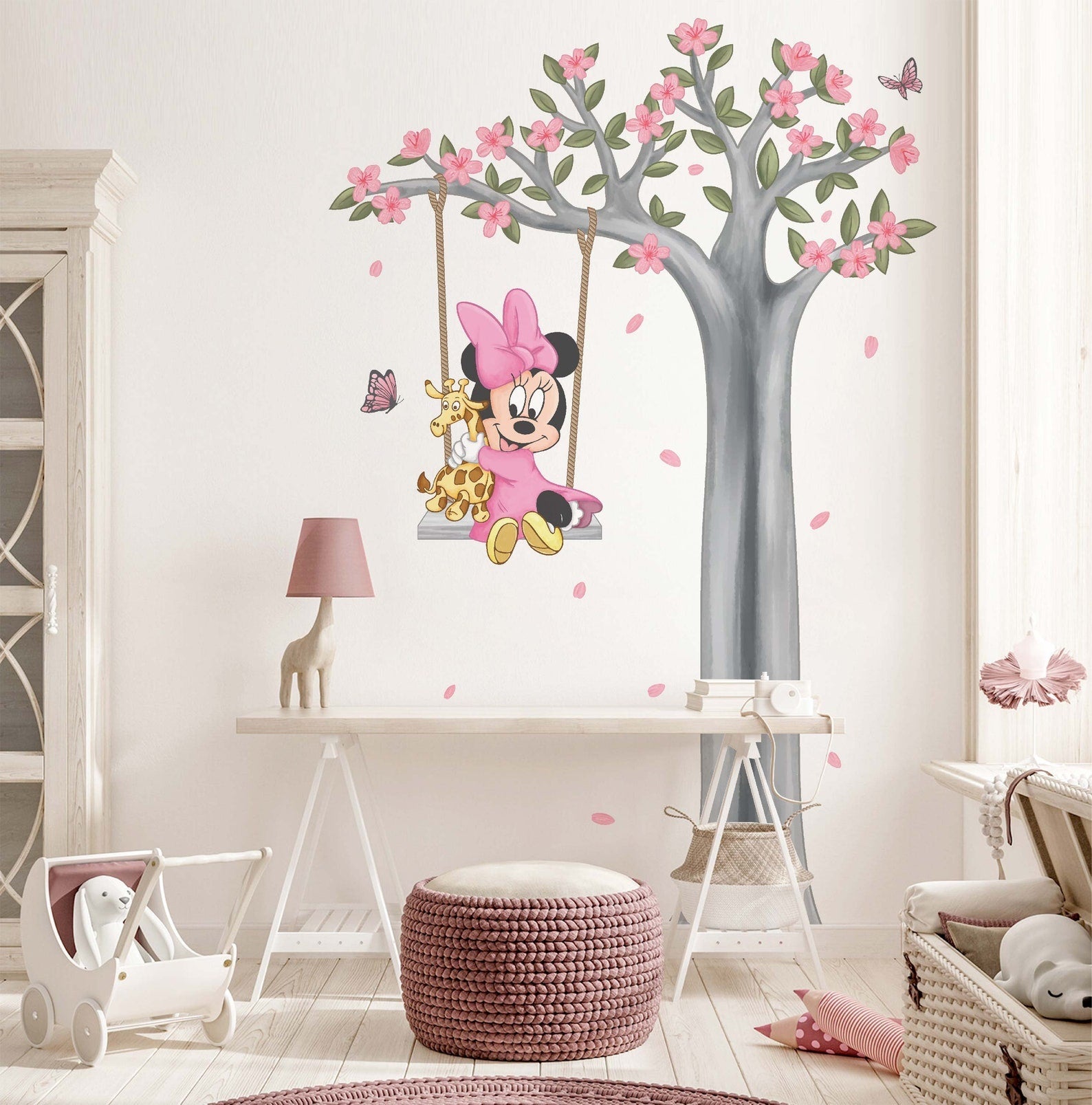 Vinilos decorativos Adhesivos infantiles de Pared minnie en columpio en arbol
