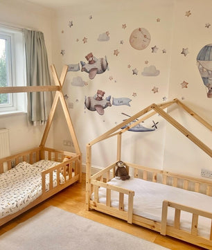 Vinilos decorativos Adhesivos infantiles de Pared  oso teddy aviador con globo aerostático niño (0016)