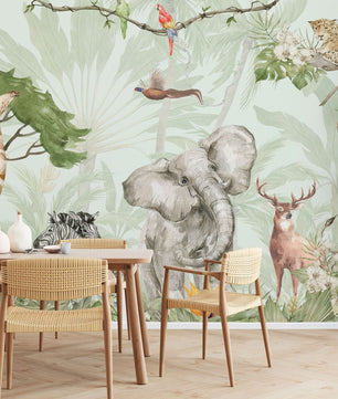 Papel para paredes safari en la jungla con elefante, cebra, ciervo, león y mono.