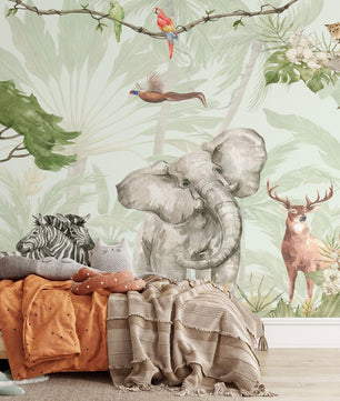 Papel para paredes safari en la jungla con elefante, cebra, ciervo, león y mono.