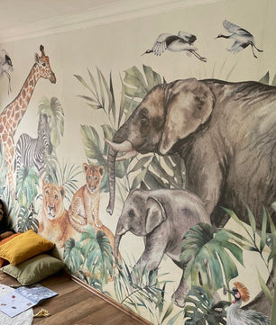 Papel para paredes animales de safari con hojas acuarela