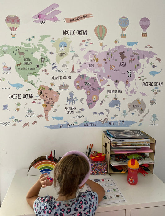 Calcomania Mapa mundi infantil Niña Rosado animales, avion y globos